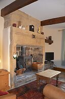 2 Bed Cottage - Sleeps 4 - Pets - Parking