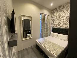 Ganj Hotel