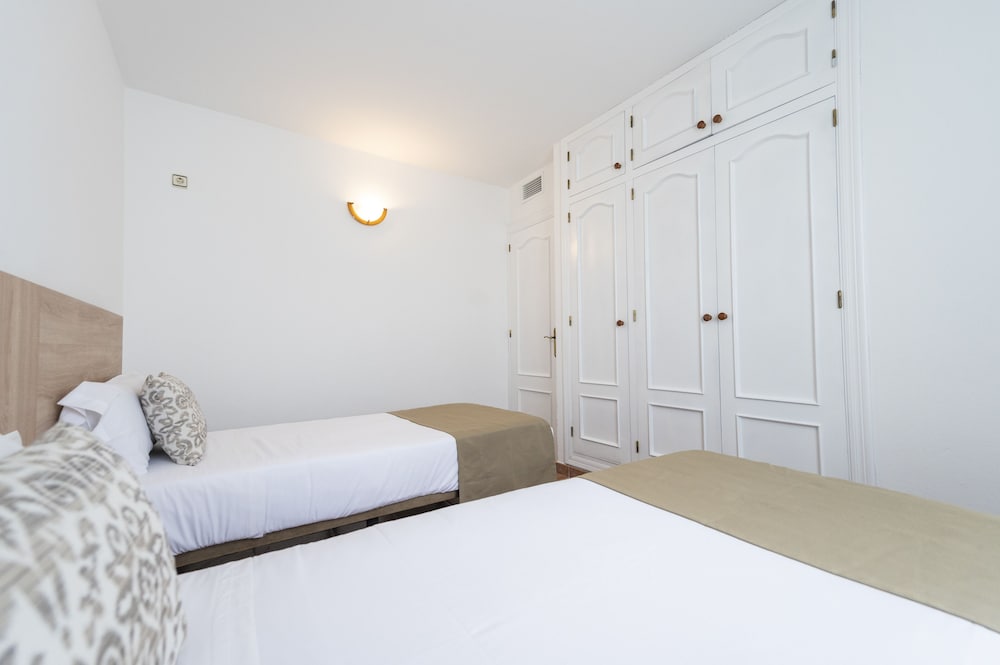Apartamentos Blanco Sol