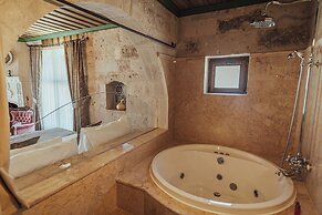 Sah Saray Cave Suites Halal Hotel