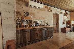 Sah Saray Cave Suites Halal Hotel