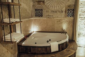 Sah Saray Cave Suites Halal Hotel