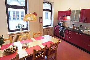 2bed Old Town Apt Sleeps 6 - Rooftop Terrace, Wifi
