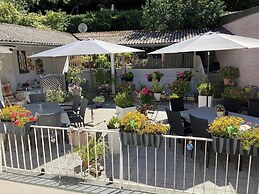 2bed Old Town Apt Sleeps 6 - Rooftop Terrace, Wifi