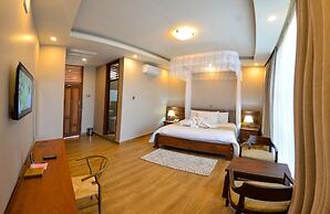 Maple Leaf Hotel