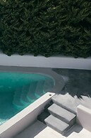 Elements Cozy Suites