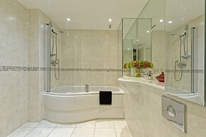 Fitzrovia apartments by DMONTRIO