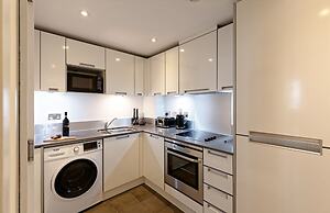 Fitzrovia apartments by DMONTRIO