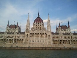 EST Grand Hotel Savoy