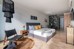 Menesse Midtown by Riviera Rentals