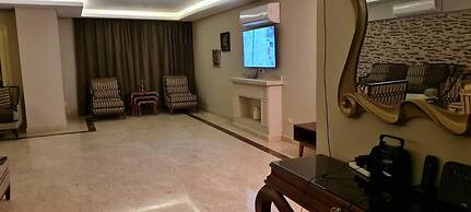 Spacious Executive Luxury Apartment With Balcony