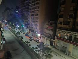 Spacious Executive Luxury Apartment With Balcony