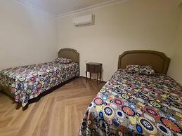 Spacious Executive Luxury Apartment With Balcony