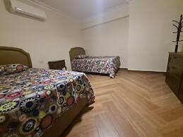 Spacious Executive Luxury Apartment With Balcony