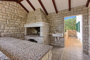 Beachfront Luxury Villa w. Pool & Large Garden