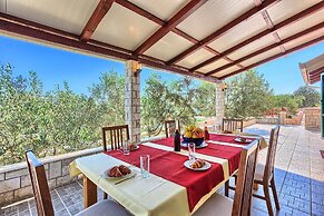 Beachfront Luxury Villa w. Pool & Large Garden