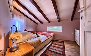 Beachfront Luxury Villa w. Pool & Large Garden