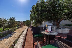 Beachfront Luxury Villa w. Pool & Large Garden