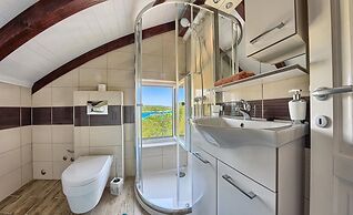 Beachfront Luxury Villa w. Pool & Large Garden