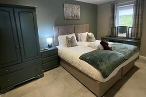 Pendle View Sleeps 8 With Hot Tub