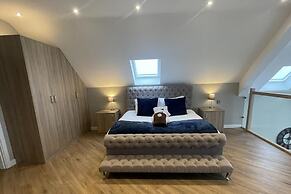 Pendle View Sleeps 8 With Hot Tub