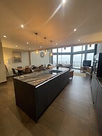 Pendle View Sleeps 8 With Hot Tub