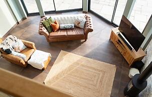 Pendle View Sleeps 8 With Hot Tub