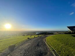 Pendle View Sleeps 8 With Hot Tub