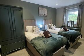 Pendle View Sleeps 8 With Hot Tub