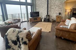 Pendle View Sleeps 8 With Hot Tub