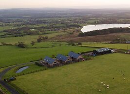Pendle View Sleeps 8 With Hot Tub