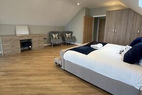 Pendle View Sleeps 8 With Hot Tub