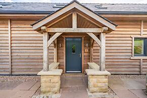Pendle View Sleeps 8 With Hot Tub