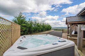Pendle View Sleeps 8 With Hot Tub