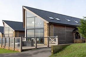 Pendle View Sleeps 8 With Hot Tub