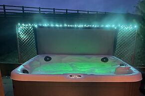 Pendle View Sleeps 8 With Hot Tub