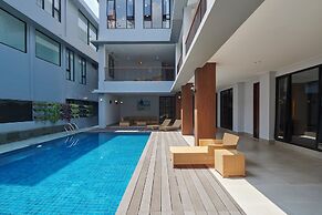 Atsuka Hill View 8BR Vila with Private Heated Pool