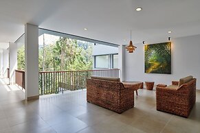 Atsuka Hill View 8BR Vila with Private Heated Pool