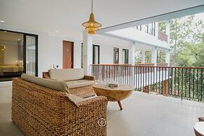 Atsuka Hill View 8BR Vila with Private Heated Pool