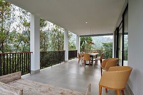 Atsuka Hill View 8BR Vila with Private Heated Pool
