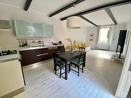 Lecco Center House