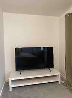 2 Bed House - Sleeps 4 - Parking - Wifi