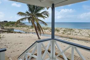 Harrys Cottages Cottage 5 Right on the Pink Sand