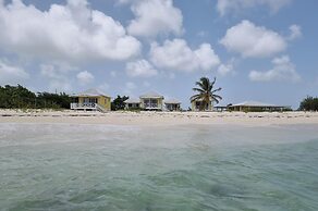 Harrys Cottages Cottage 5 Right on the Pink Sand