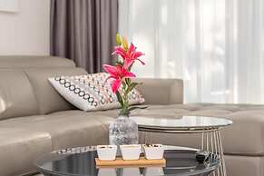 Sunset apartment with private pool and jacuzzi