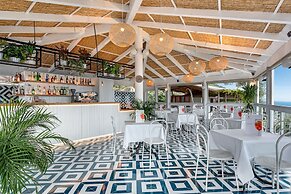 Blue-wave Experience Resort