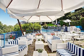 Blue-wave Experience Resort