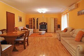 Spacious 100m2 apt W.big Terrace & Great sea View