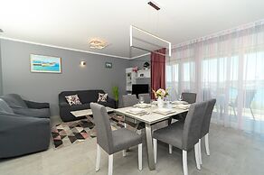 Luxury 90 m2 Apt.w.balcony & Spectacular sea View