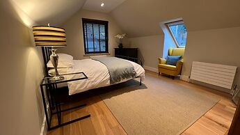 NEW 1BD Contemporary Home Upper Dunblane